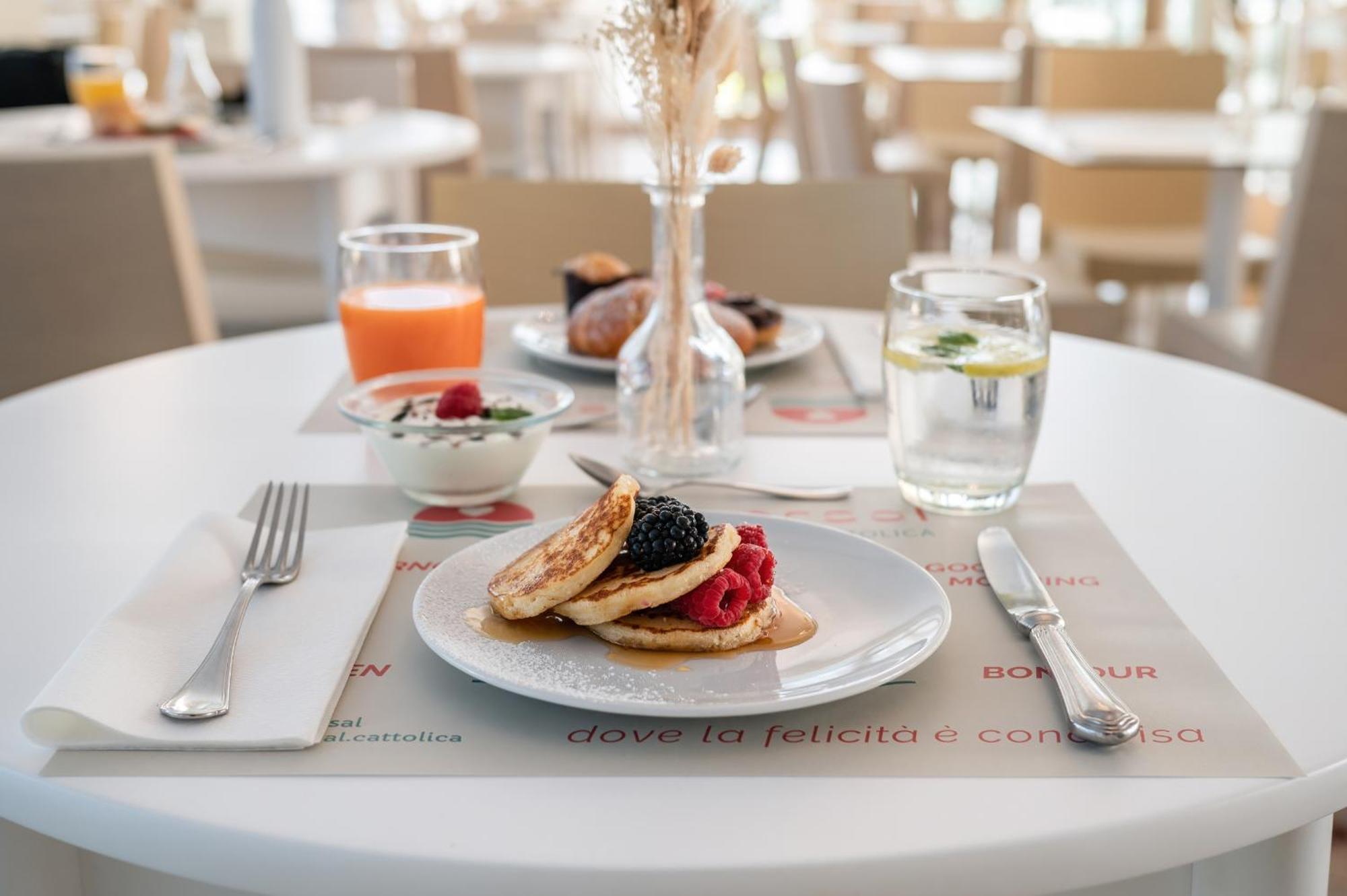 Hotel Universal Cattolica Bagian luar foto
