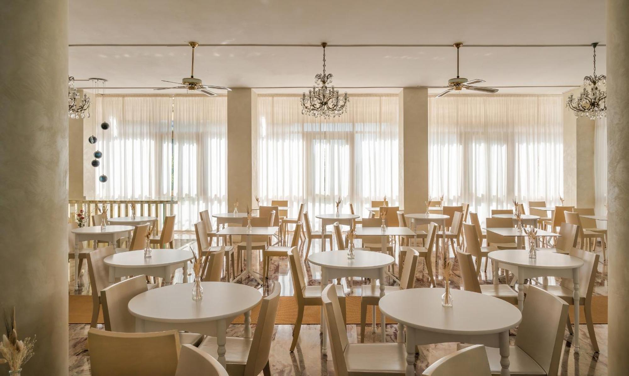 Hotel Universal Cattolica Bagian luar foto