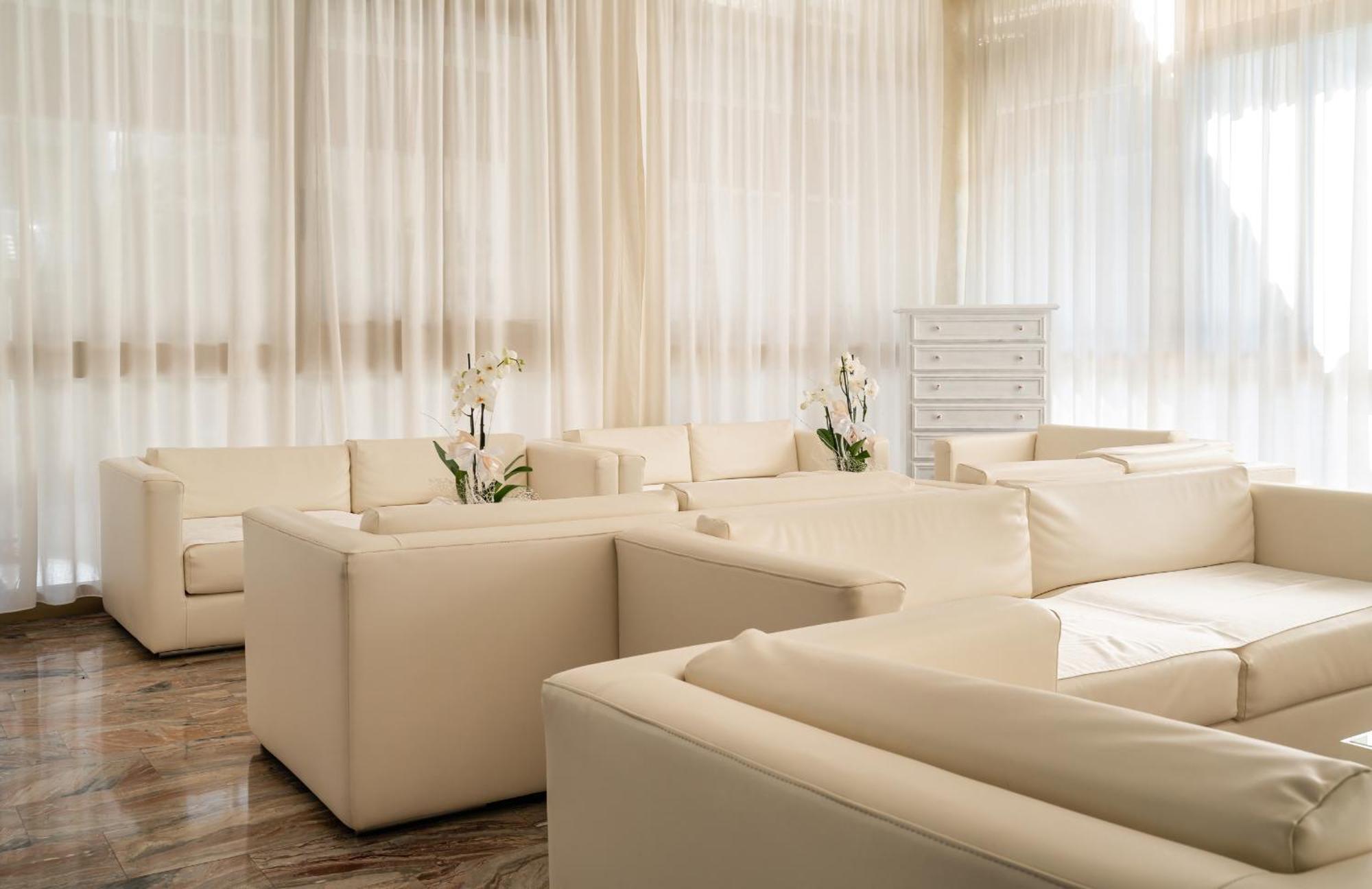 Hotel Universal Cattolica Bagian luar foto