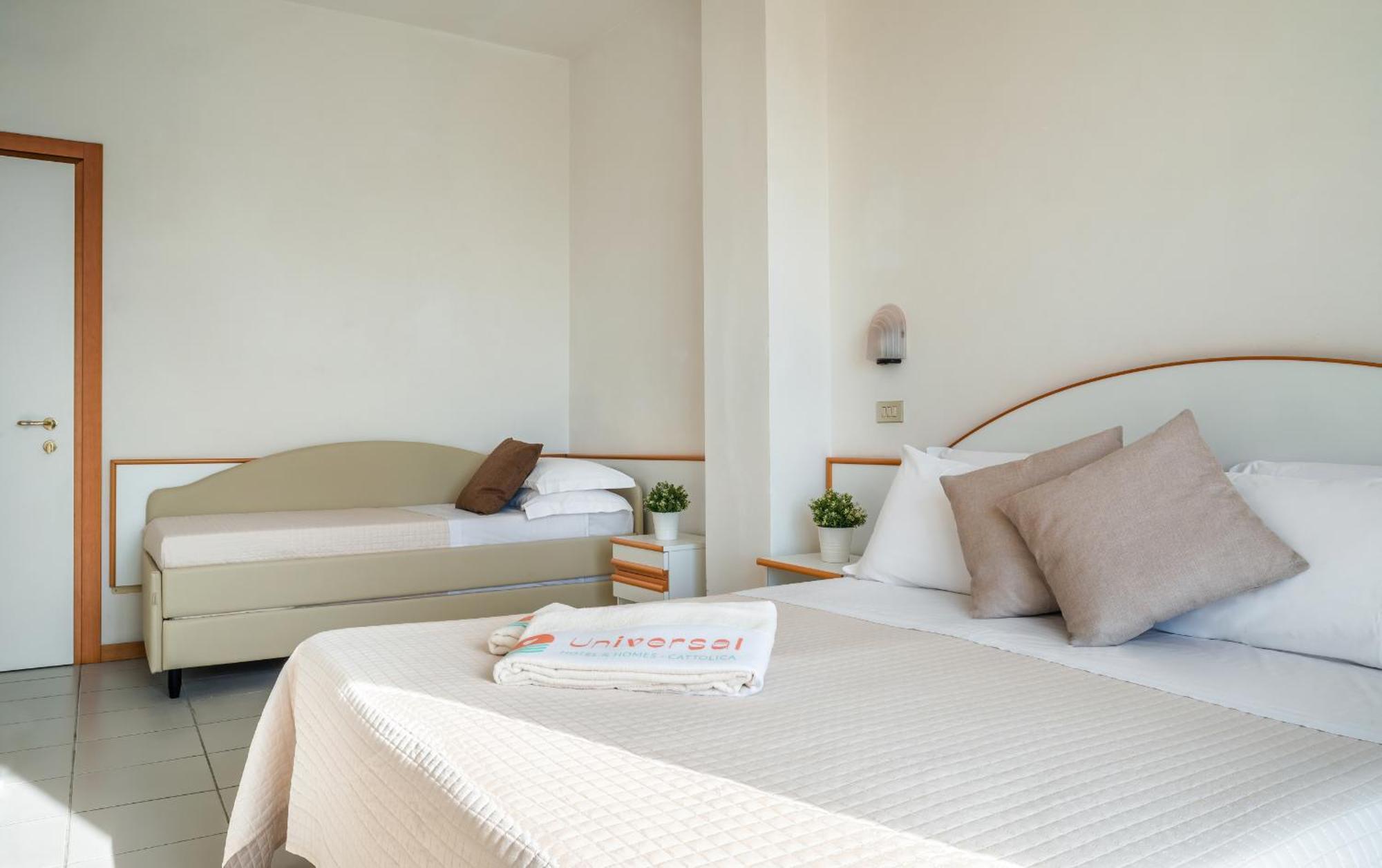 Hotel Universal Cattolica Bagian luar foto