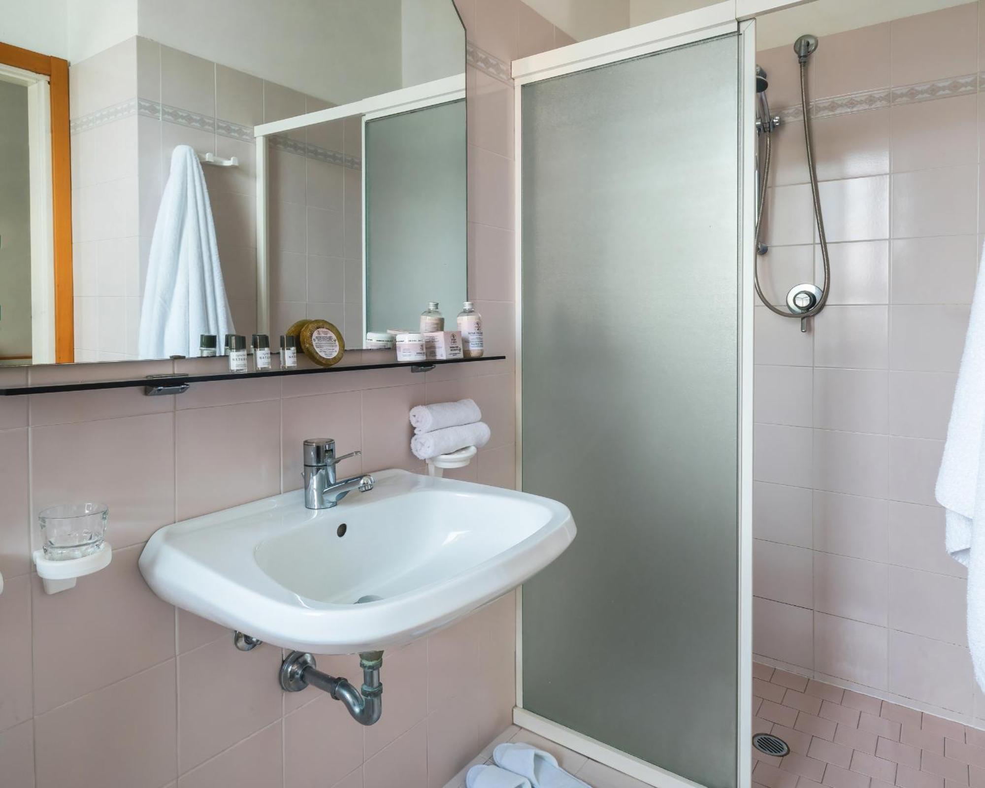 Hotel Universal Cattolica Bagian luar foto
