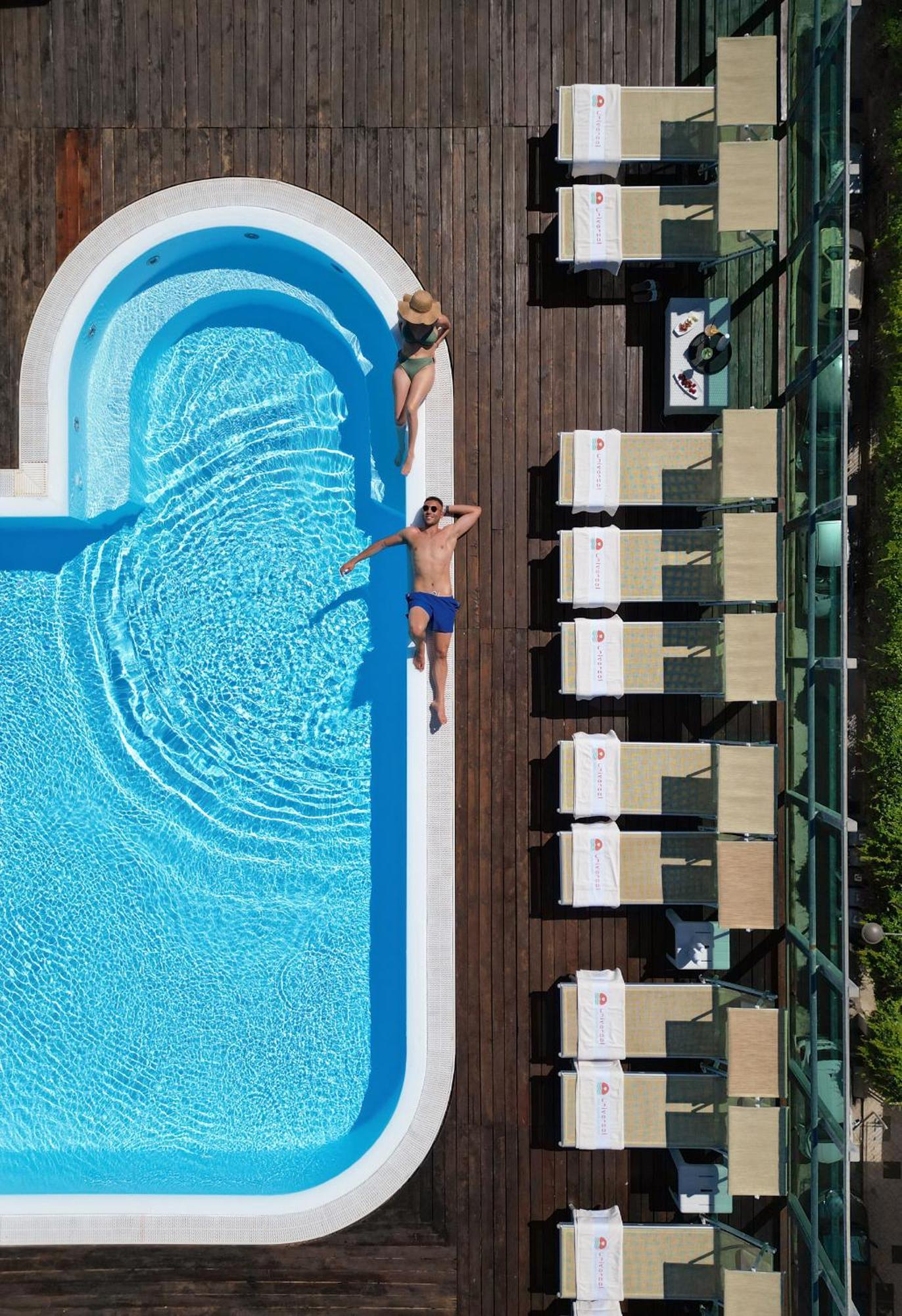 Hotel Universal Cattolica Bagian luar foto