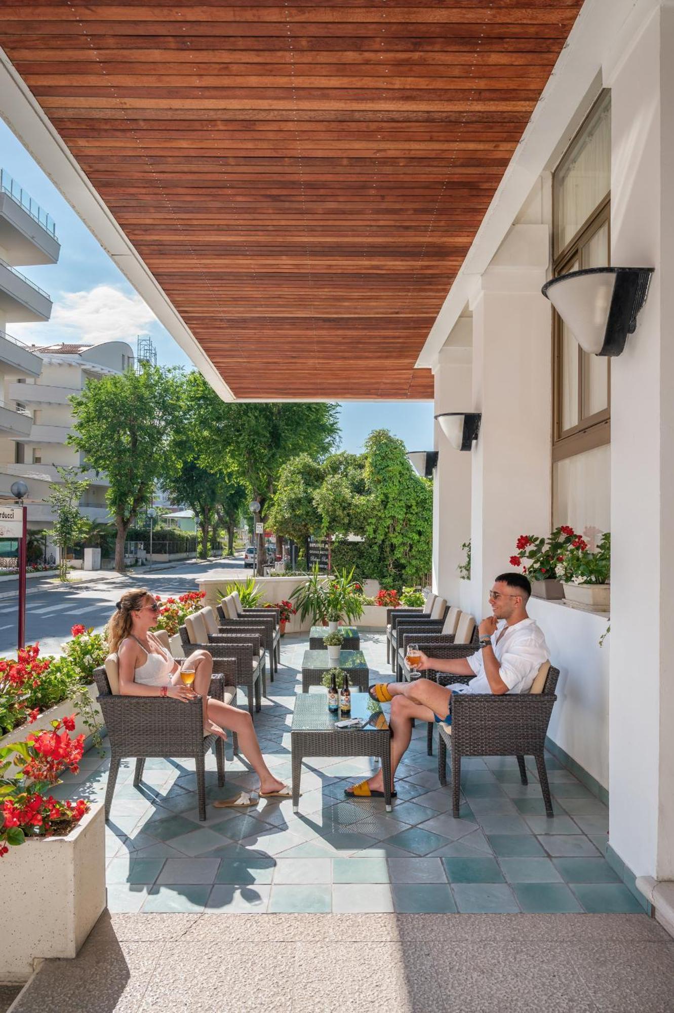 Hotel Universal Cattolica Bagian luar foto