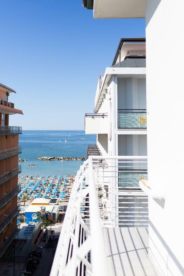 Hotel Universal Cattolica Bagian luar foto